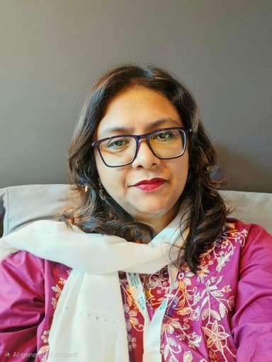 Portrait of Dr. Moona Kanwal